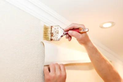 Pose de papier peint à Véron — revêtements muraux et toiles de verre